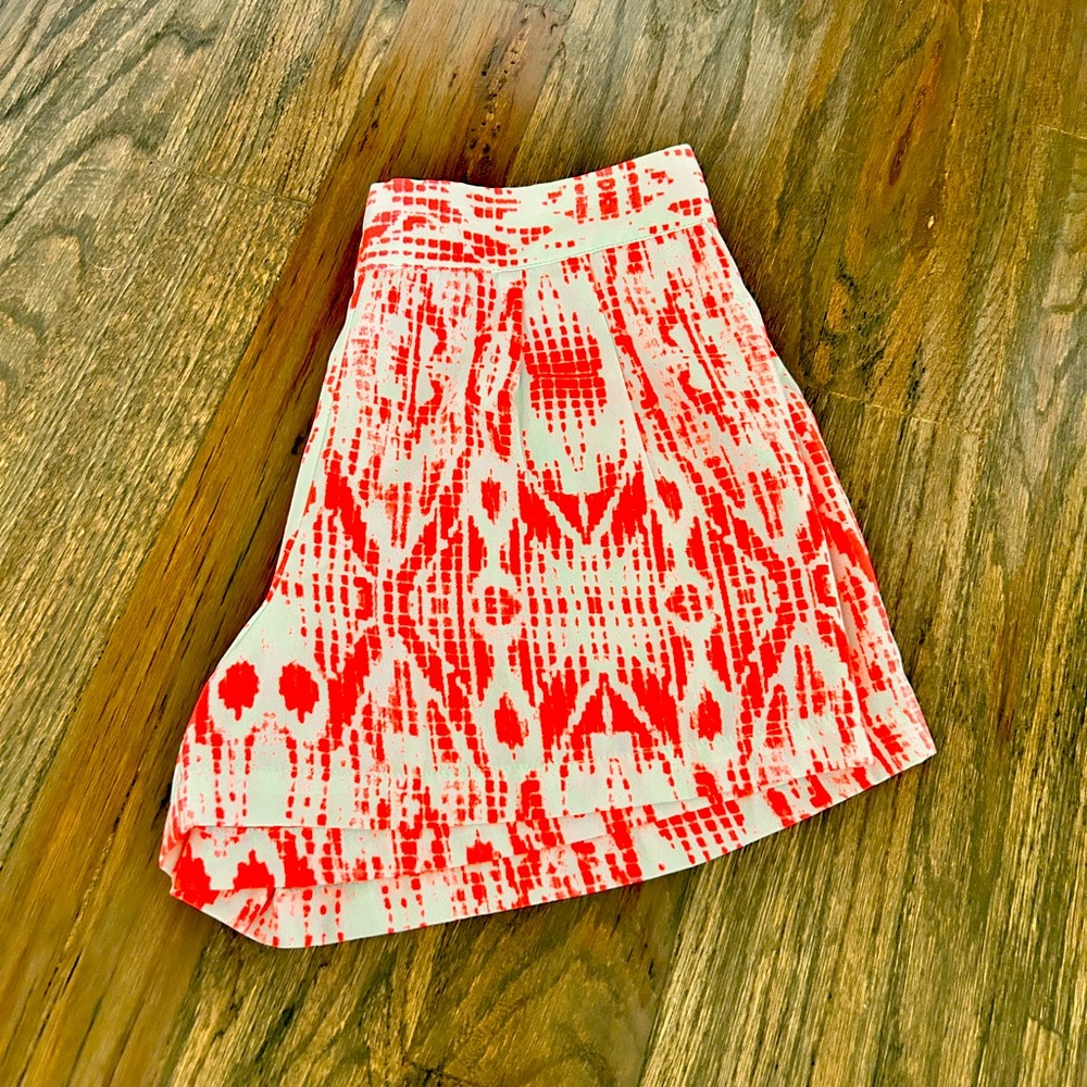 Forever 21 Pleated Front Shorts with Pockets Women’s Size Small